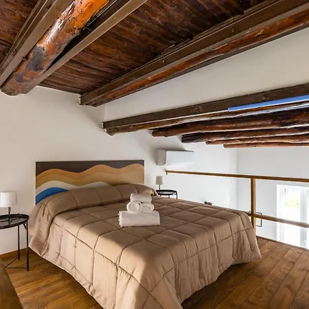 Carrozzieri Nest At Historical Center * Nápoly