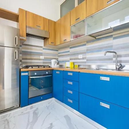 Carrozzieri Nest At Historical Center * Nápoly