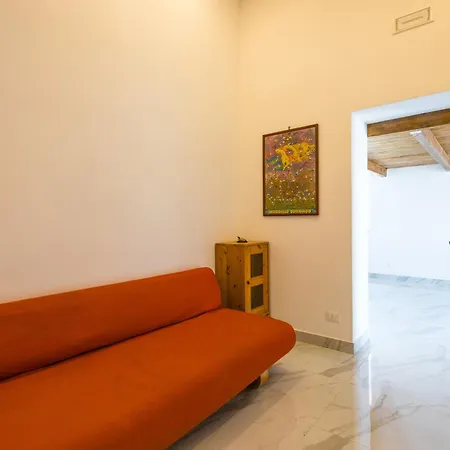 Carrozzieri Nest At Historical Center Nápoly