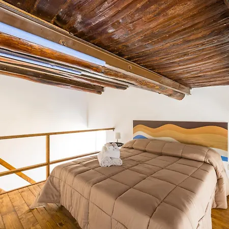 Carrozzieri Nest At Historical Center * Nápoly